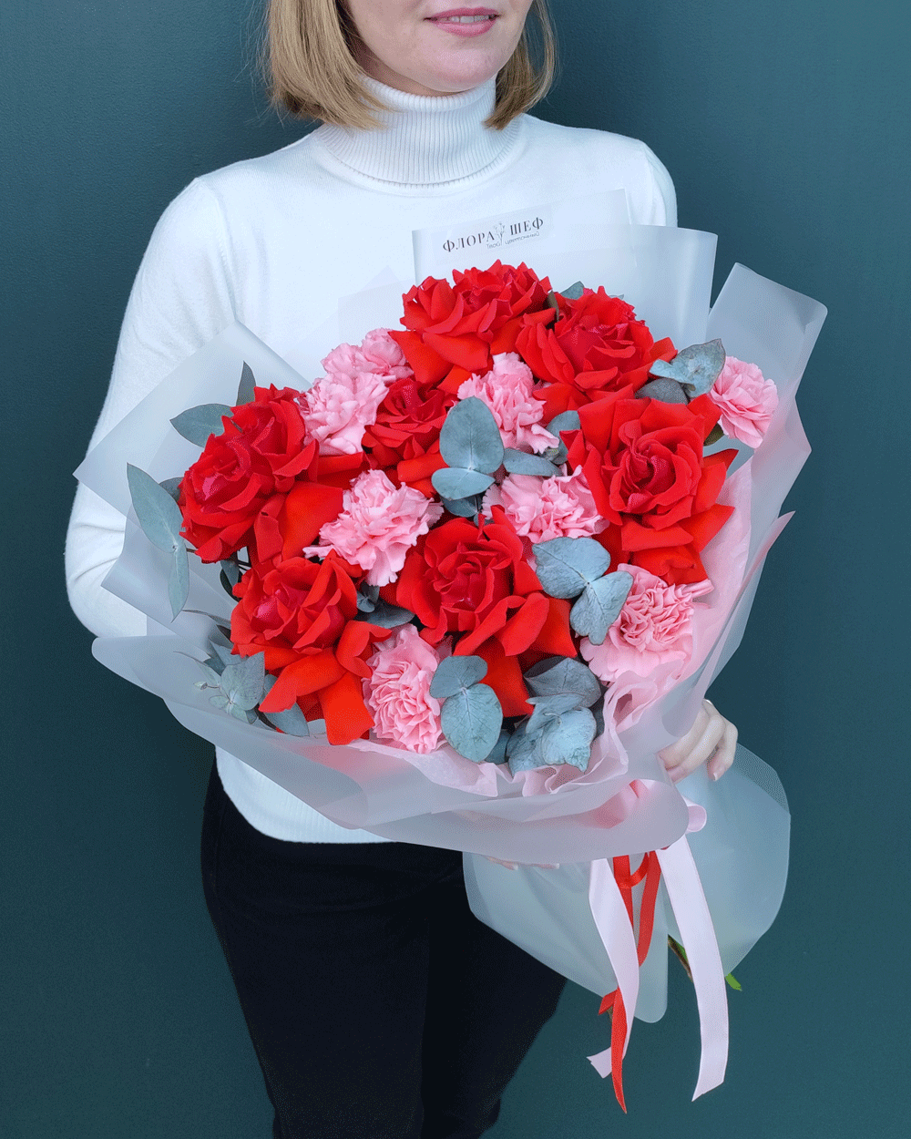 Яркий букет из Французской розы и диантусов(00436)