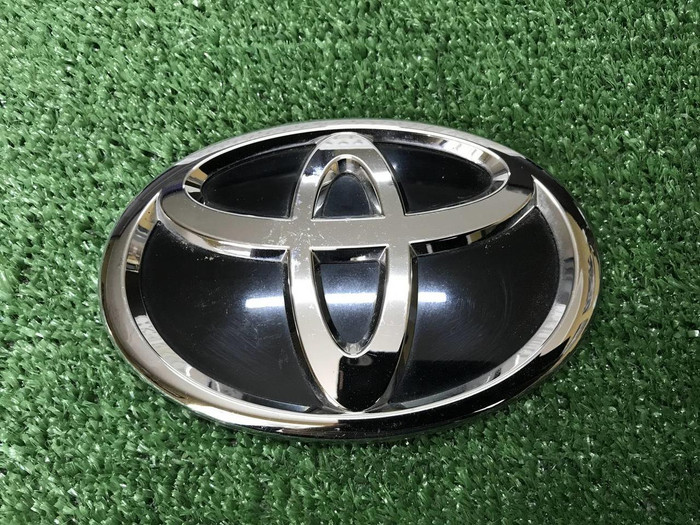 Эмблема крышки багажника Toyota LC Prado 150 17-нв