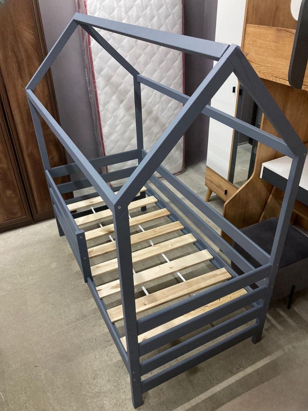 Кровать Домик Массив графит/графит (ладе) 800*1600