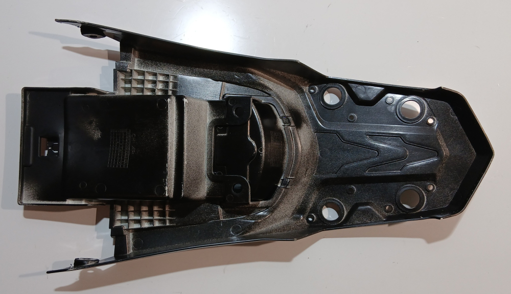 Пластик задний багажника REGULMOTO  ADV 300
