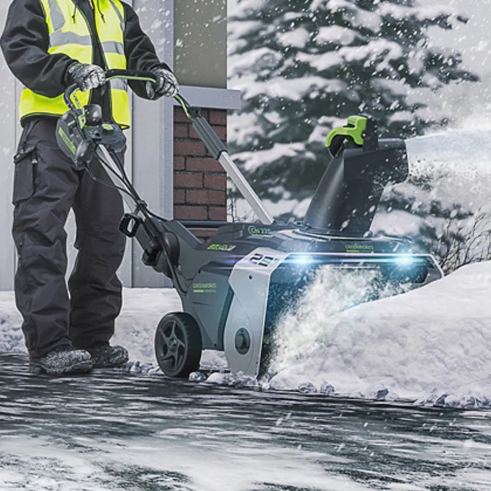 Greenworks GD82ST 82В аккумуляторный снегоуборщик (без АКБ и ЗУ) ковш 56 см, выброс 8 м 2602507