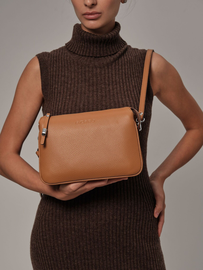 Сумка кожаная на плечо кросс-боди коричневая