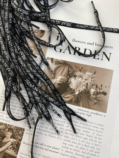 ЧЕРНЫЙ УЗОР - Шнурок СВЕТЯЩИЙСЯ 120см (1253 Евгения)