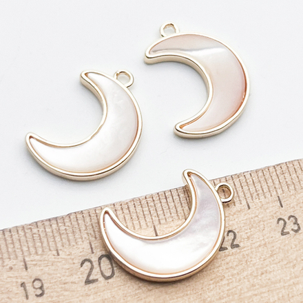 Подвеска Месяц, цвет золото, перламутр, размер 21*15 мм, цена за 1 шт