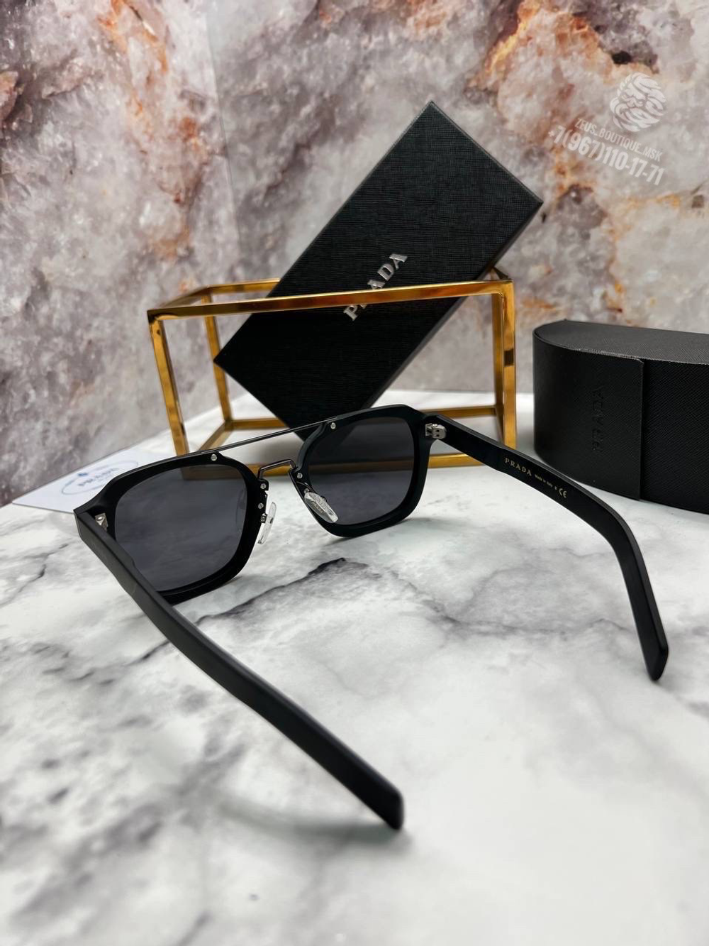 Солнечные очки Prada