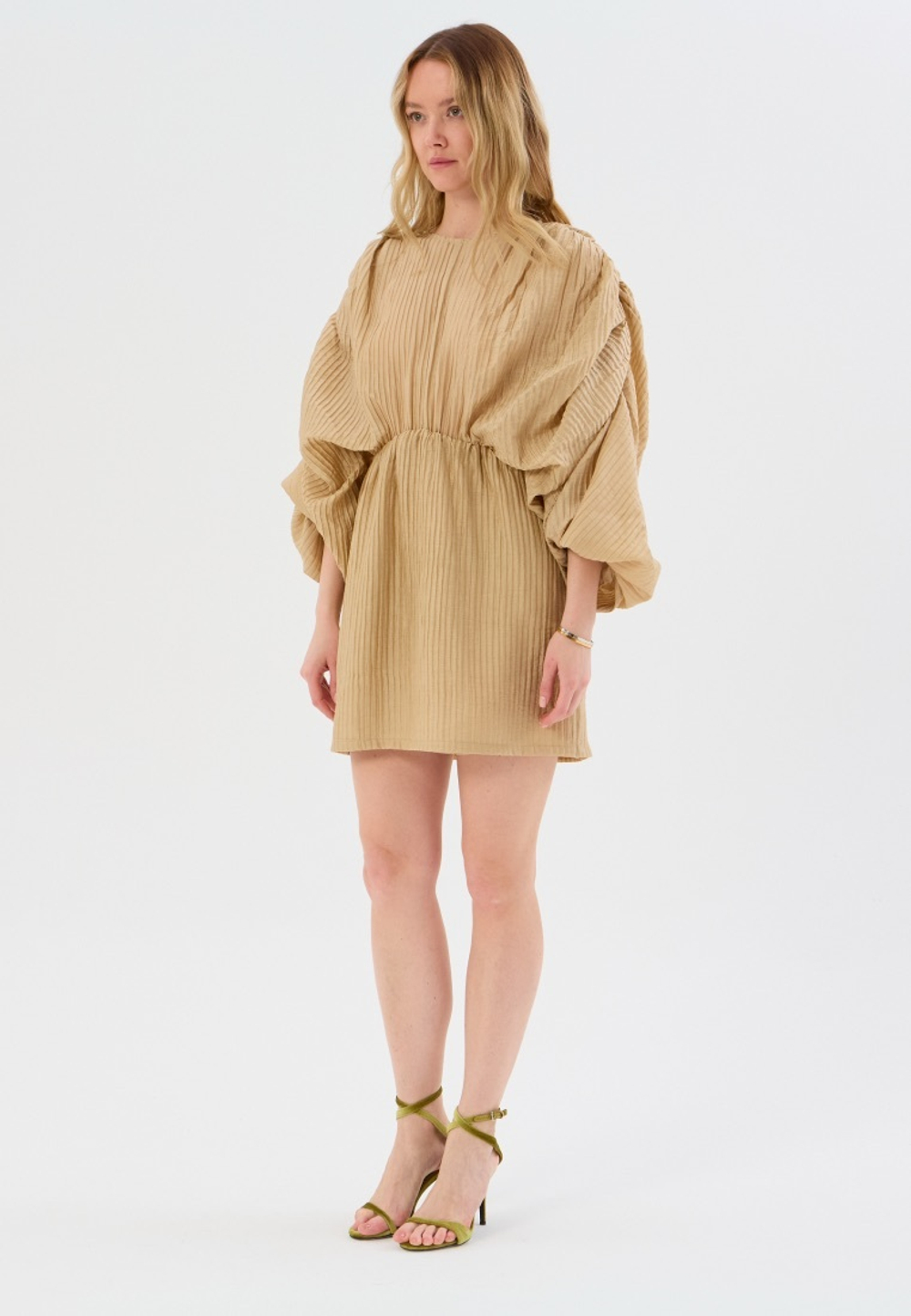 Платье жатка бежевое