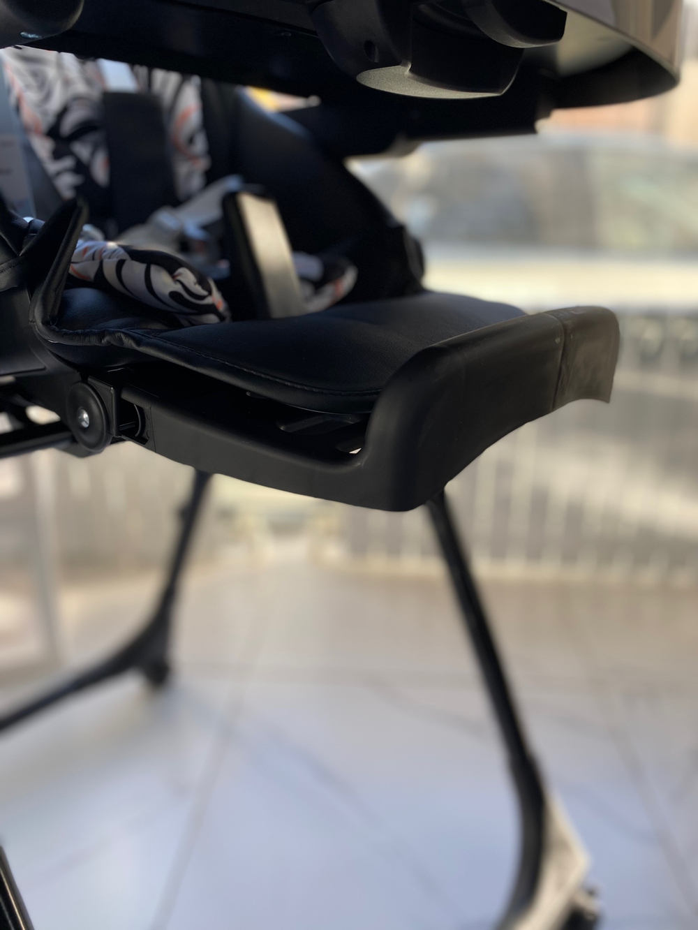 Стул для кормления luxmom Н580 Чёрный гламур