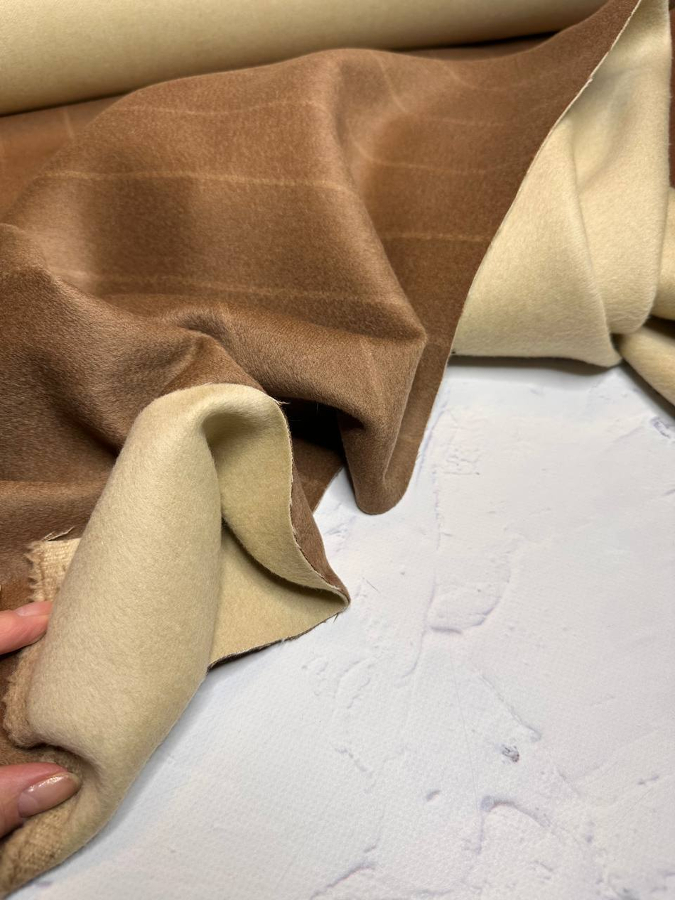 Двусторонний (double-face) пальтовый кашемир с шерстью (80%кашемир/20%шерсть, Бежевый кэмел с тонкой вертикальной полосой/сливочный, 151, 393 гр/м2)