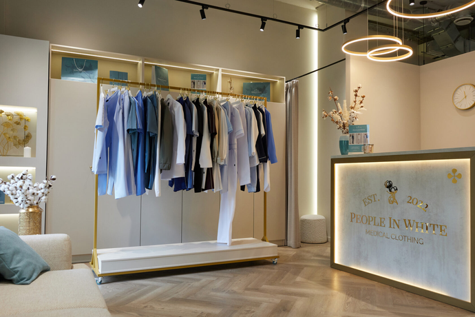 ШОУРУМ<br>PEOPLE IN WHITE