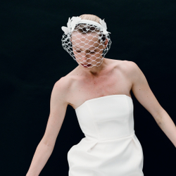 Вуаль с крупной сеткой и бабочками