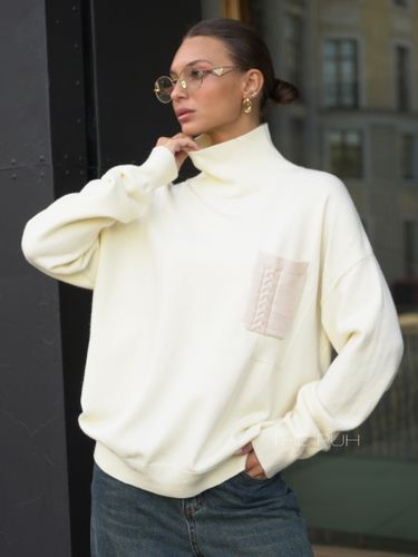 Молочный шерстяной свитер с контрастным карманом