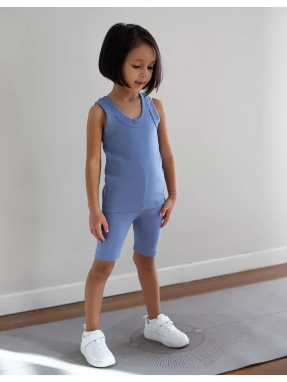 Спортивный костюм для девочки в сад