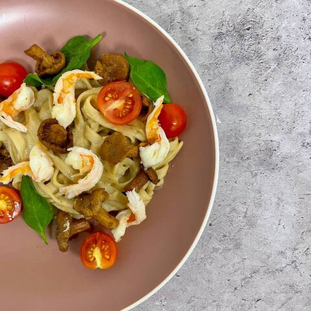 Удон с креветками и лисичками