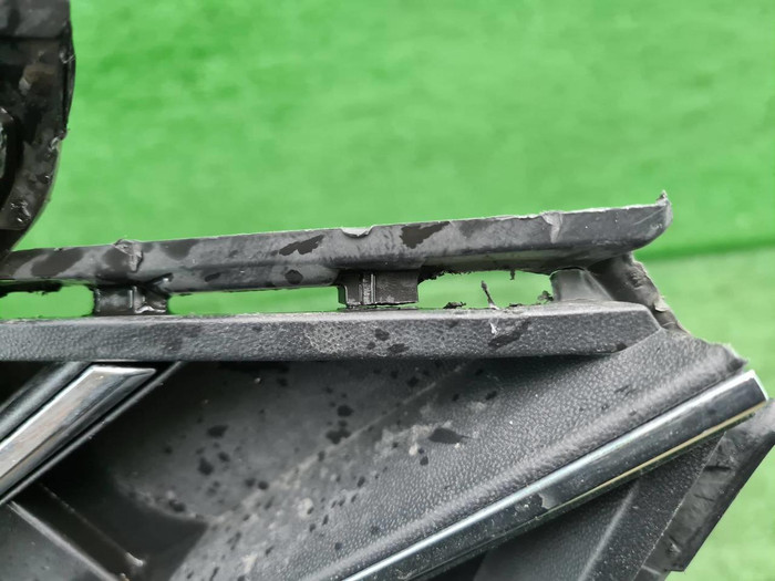 Решетка переднего бампера левая VW Touareg 3 18-23