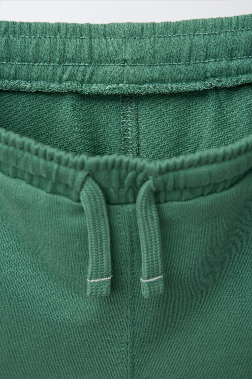 ZARA КОМПЛЕКТ ИЗ ФУТБОЛКИ И ШОРТОВ-ДЖОГГЕРОВ С НАДПИСЬЮ, ЗЕЛЕНЫЙ