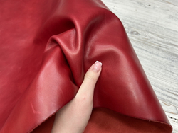Фото кожи Кузна цв. Красный / Cusna Fiora Red, тощ. 1,4-1,6 мм