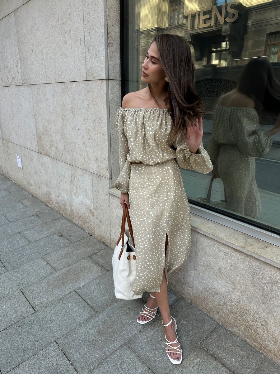 Блуза из вискозы на резинке бежевая в пятнышко