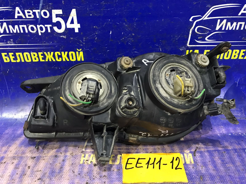 Фара передняя правая TOYOTA COROLLA 1999
