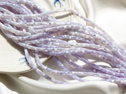 Нить бусин из перламутра 4мм (сиреневый)
