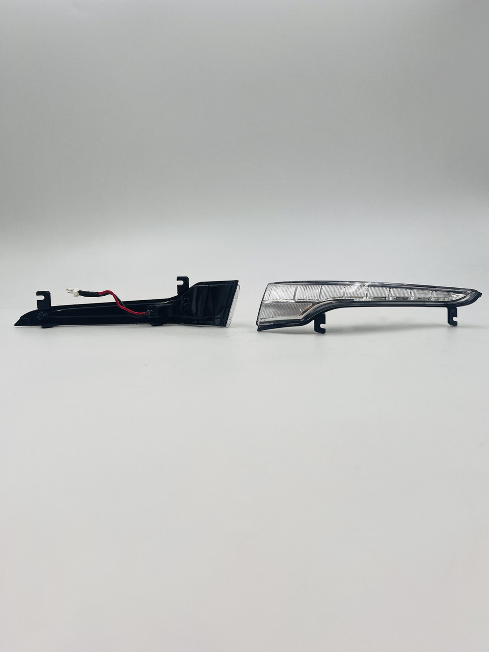 Повторитель поворота на зеркало Лада Гранта стиль "Лексус" диодный бегающий 2 шт