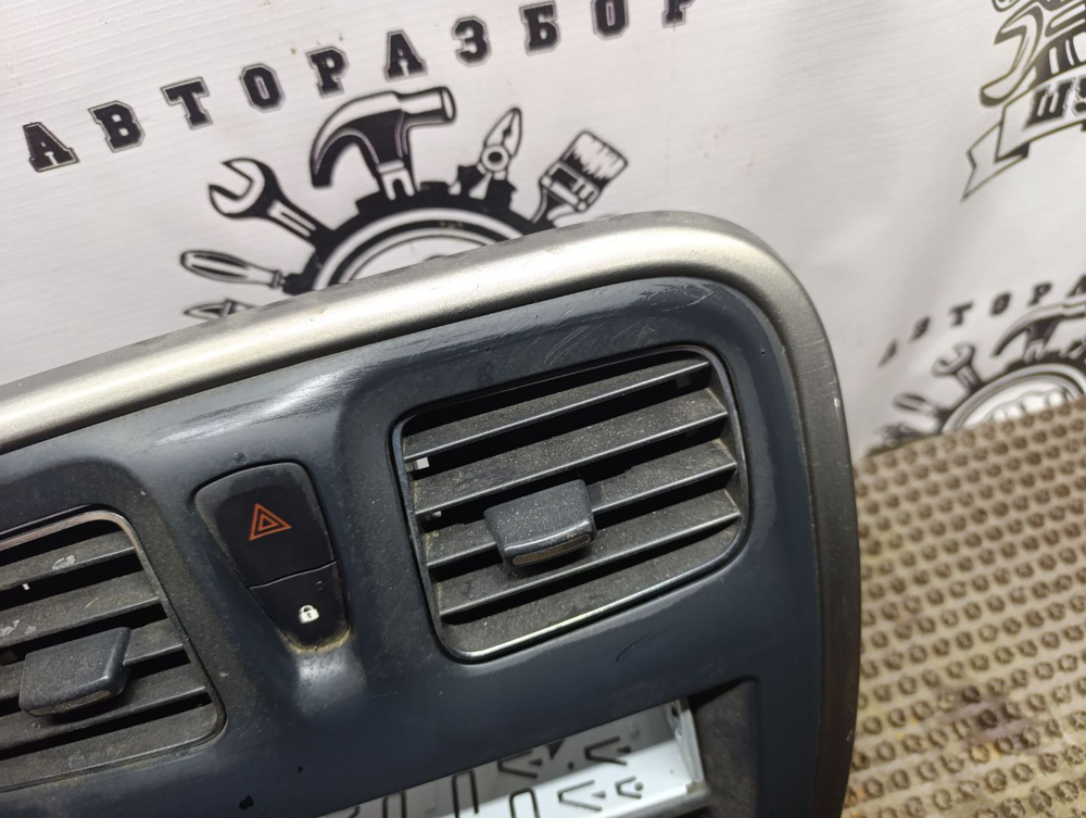 Центральная консоль Renault Logan, II (2012 201... с пробегом