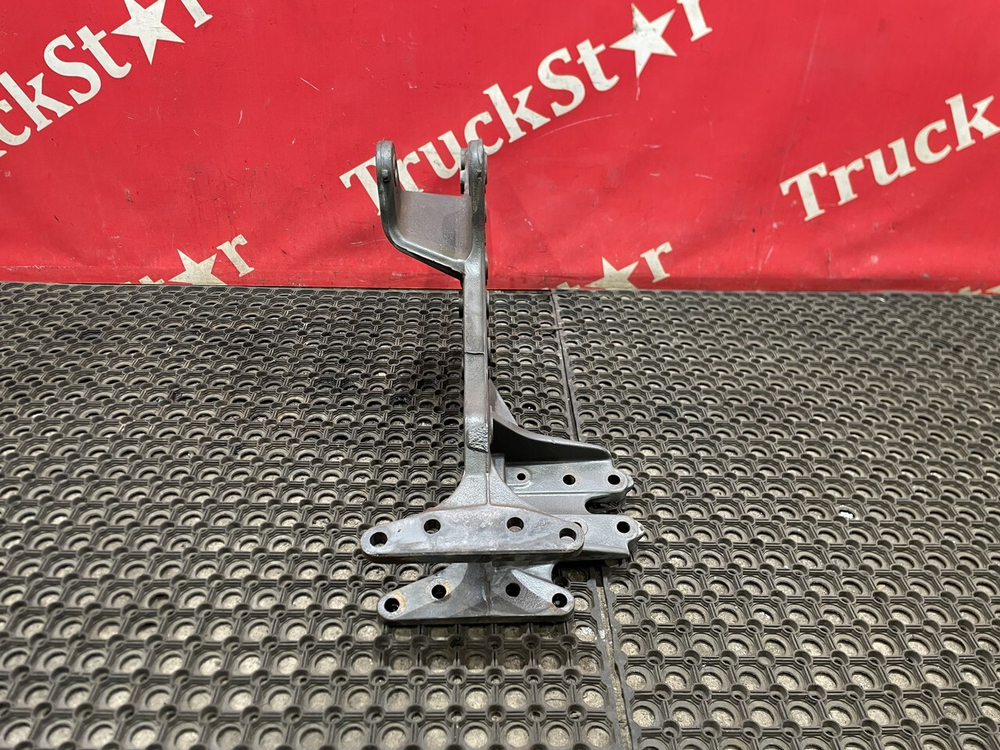 Кронштейн рессоры передней правый