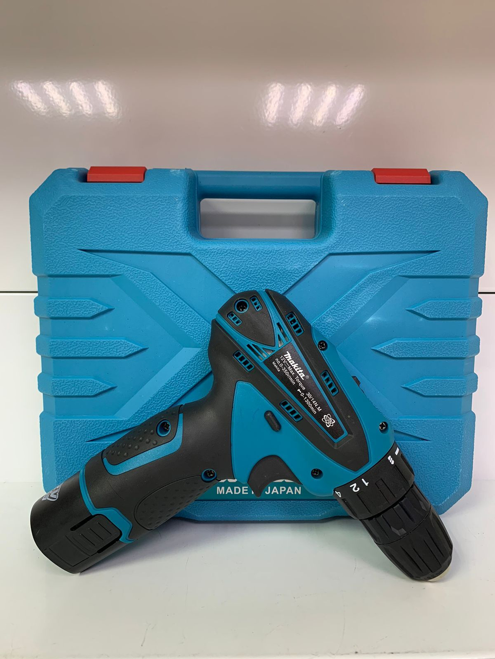 Шуруповерт Makita 12V