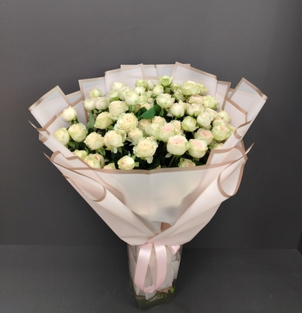 Кустовые розы на 25.04