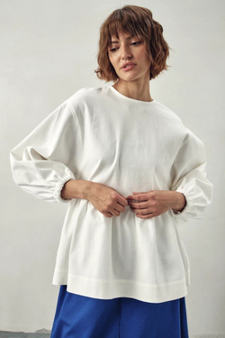 Рубашка с баской и кнопками на спине из молочной джинсы