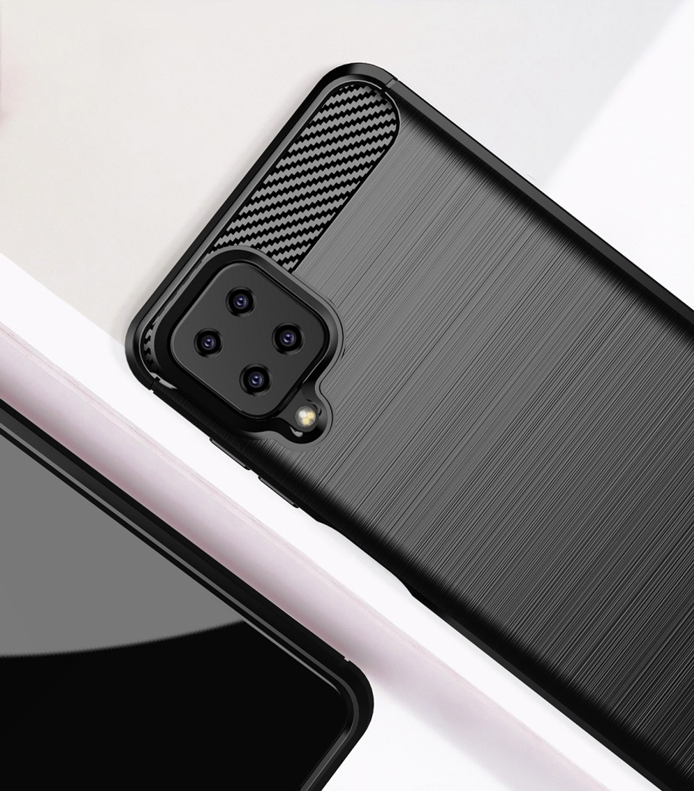 Мягкий чехол черного цвета в стиле карбон на Samsung Galaxy A12, серия Carbon от Caseport