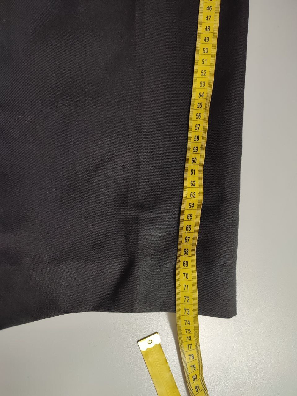 Брюки практичного темного цвета, визуально на 48/50 размер