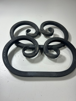 Кованый элемент вензель 160х270мм квадрат полнотелый 16х16мм