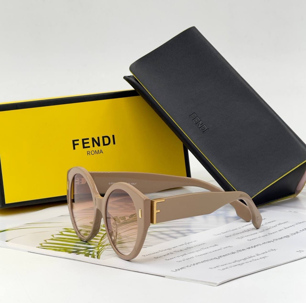 Солнцезащитные очки Fendi