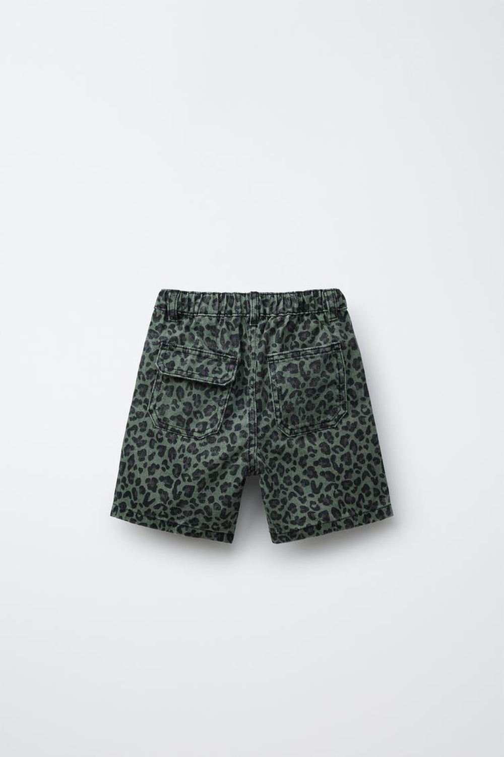 ZARA ШОРТЫ-БЕРМУДЫ С АНИМАЛИСТИЧЕСКИМ ПРИНТОМ, ЗЕЛЕНЫЙ