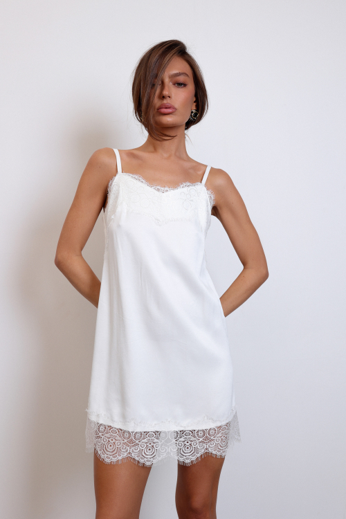 Платье-комбинация мини с кружевом молочная