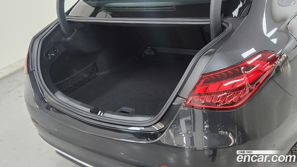 Mercedes-Benz C-Class W206 C300 4MATIC Avangarde (09.2023)