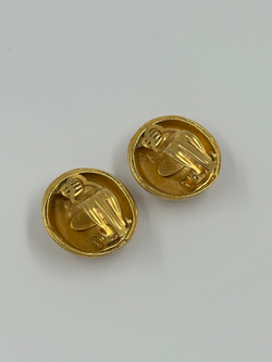 Клипсы с логотипом Chanel