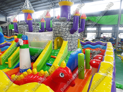 Надувной батут "Средневековье" 8*8*5 м, с цветным полом и стенами