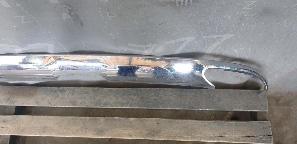 Накладка юбки заднего бампера Mercedes GLE (C292) 15-19 Б/У Оригинал A2928840200