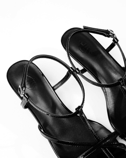 Босоножки лакированные из натуральной кожи черный