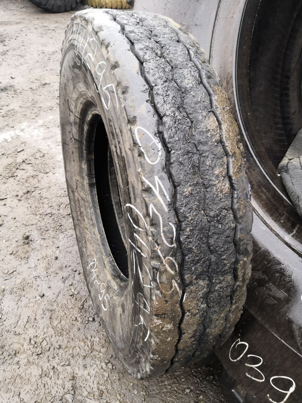 325/95R24 Hankook Smart Work AM09 шина б/у