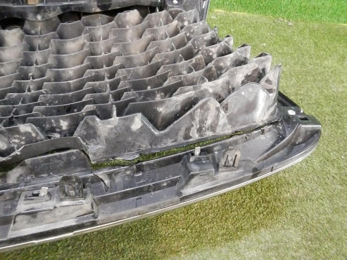 Решетка радиатора Infiniti QX80 (2017-2020)