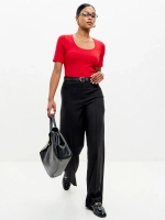 Футболка с глубоким вырезом