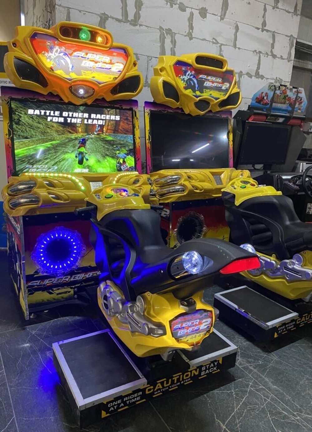 симулятор мотоцикла, автомат мотогонки, видео симулятор, мото симулятор гонок, мото симулятор, гонки автомат, игровой автомат гонки, игра гонки автомата, автомат гонки +с рулем, купить игровой автомат гонки.