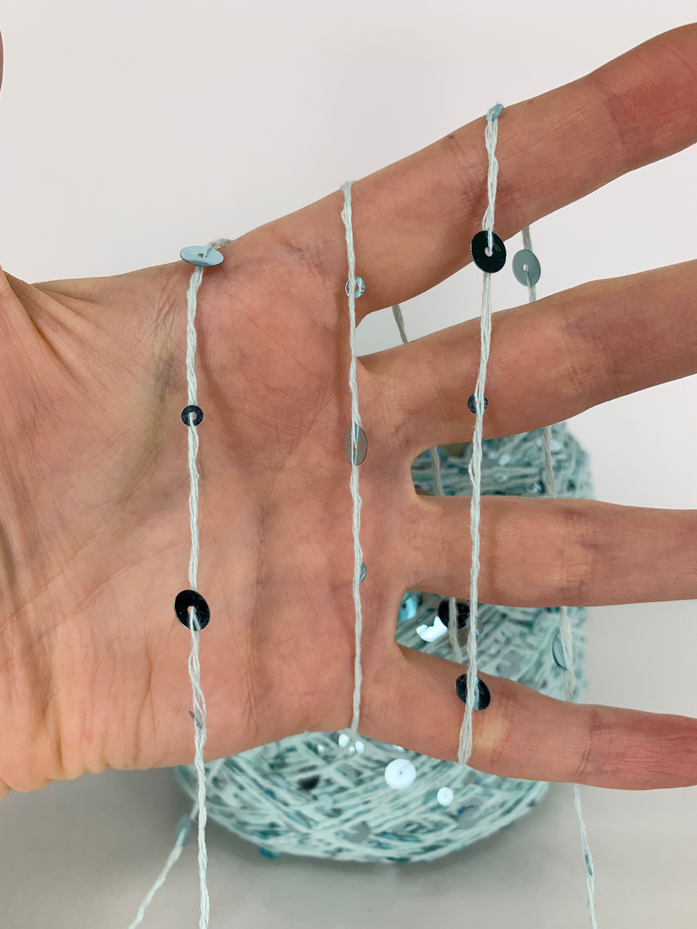 GLAMOUR хлопок, пайетки 240м/100гр цвет: ментоловый, зеркальные ментоловые пайетки. MP