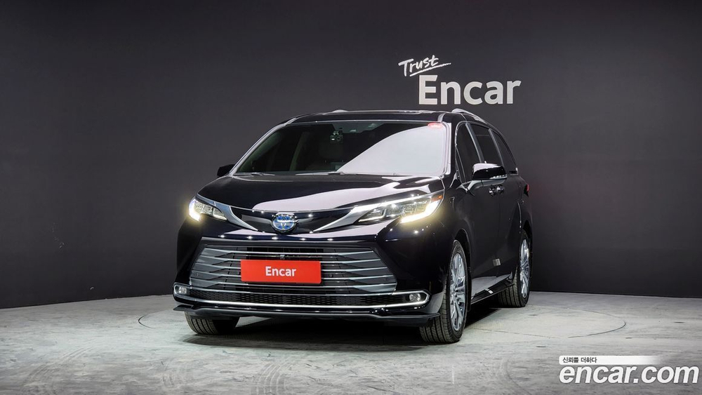 Toyota Sienna 4 Generation 2.5 Hybrid 2WD (02.2023)