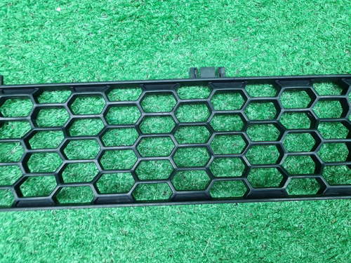 Решетка переднего бампера Scania R-Series (16-нв)