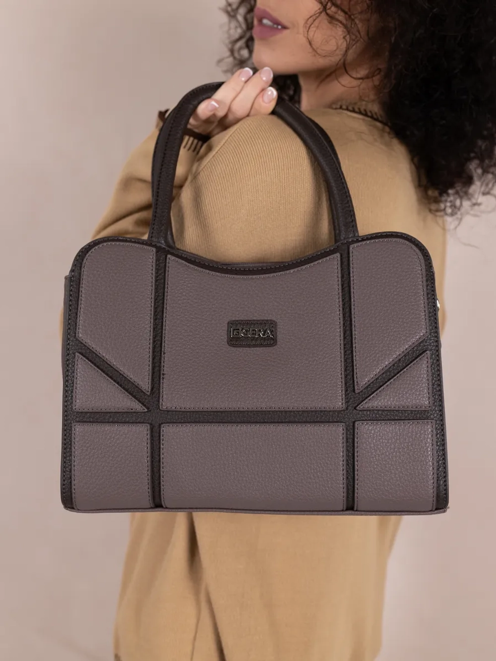 Сумка через плечо средняя классическая