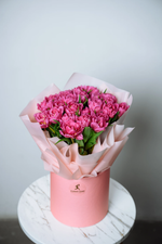 Моно букет из тюльпанов в шляпной коробке