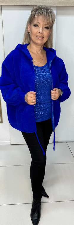 Теплый жакет-куртка из альпака с капюшоном в цвете электрик